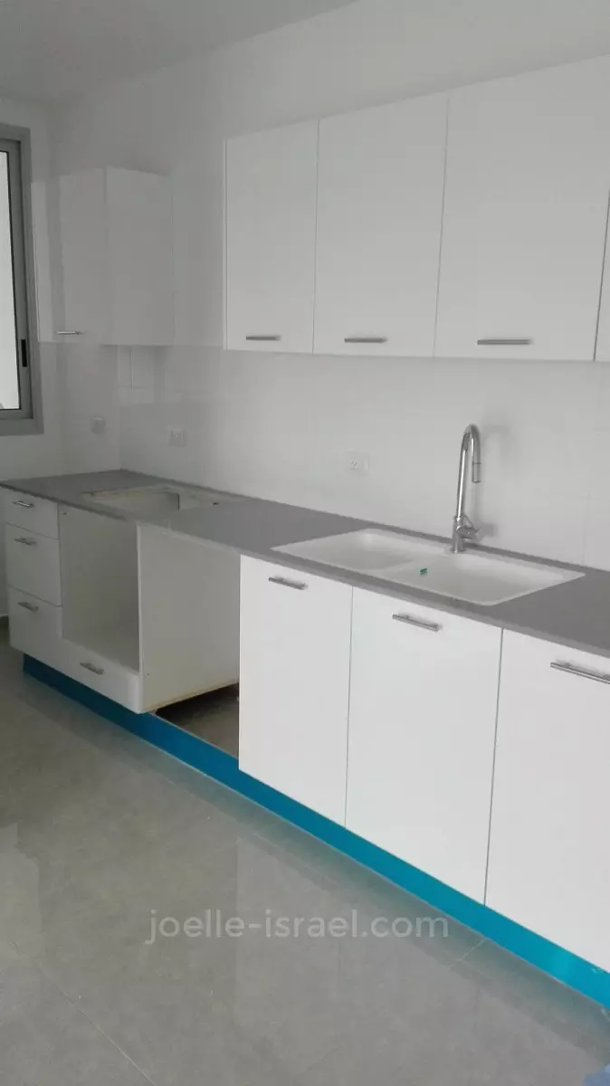 Apartamento 4 cômodos Netanya Centro da cidade 316-IBL-1777