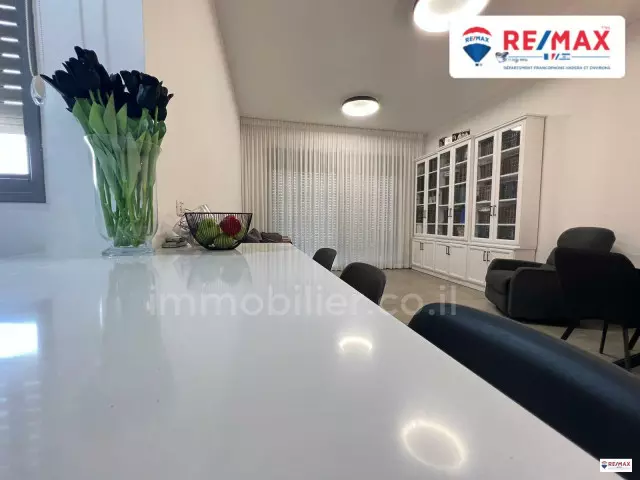 Apartamento 4 cômodos Hadera Centro da cidade