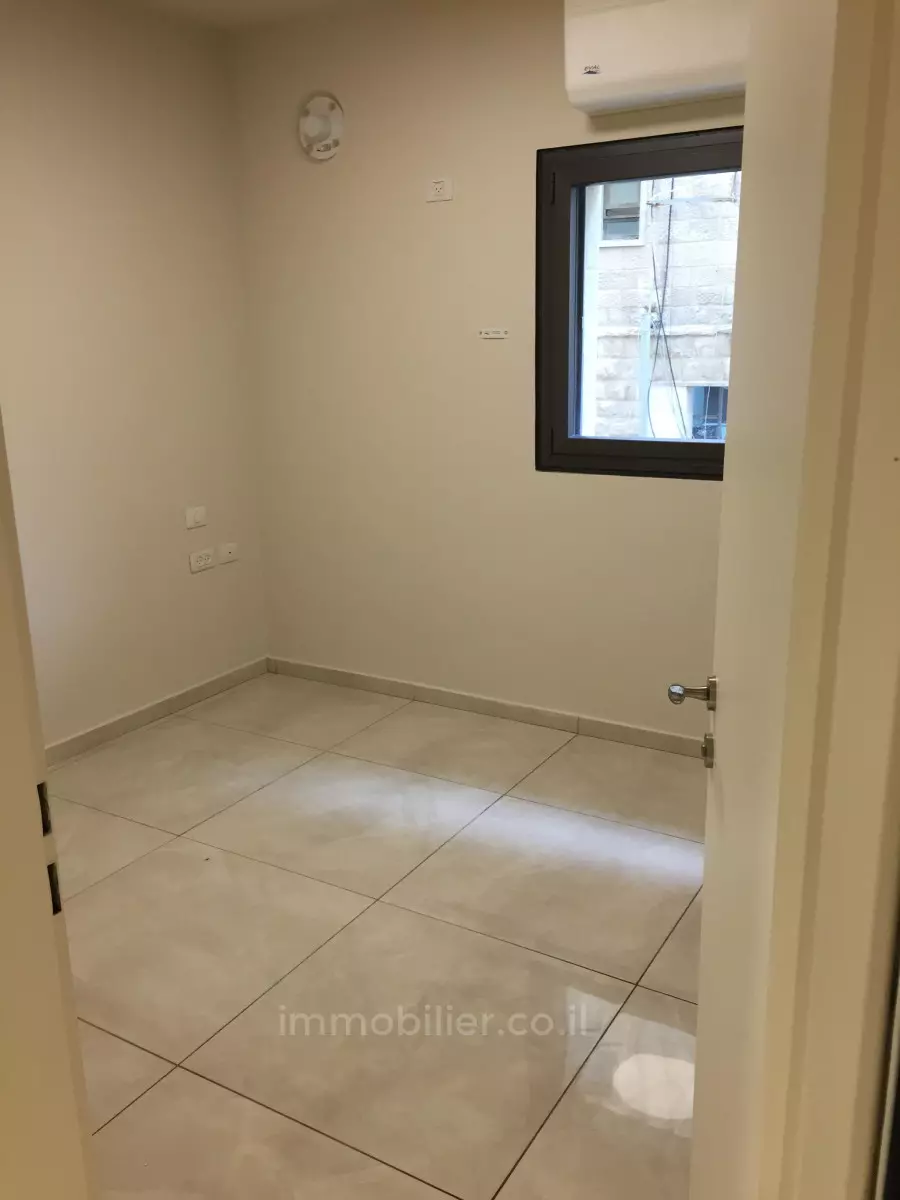 Apartamento 2 cômodos Jerusalém Centro da cidade 424-IBL-286