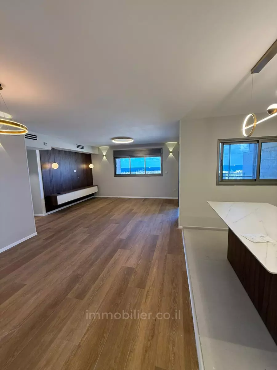 Apartamento 5 cômodos Ashdod Marina 511-IBL-1741