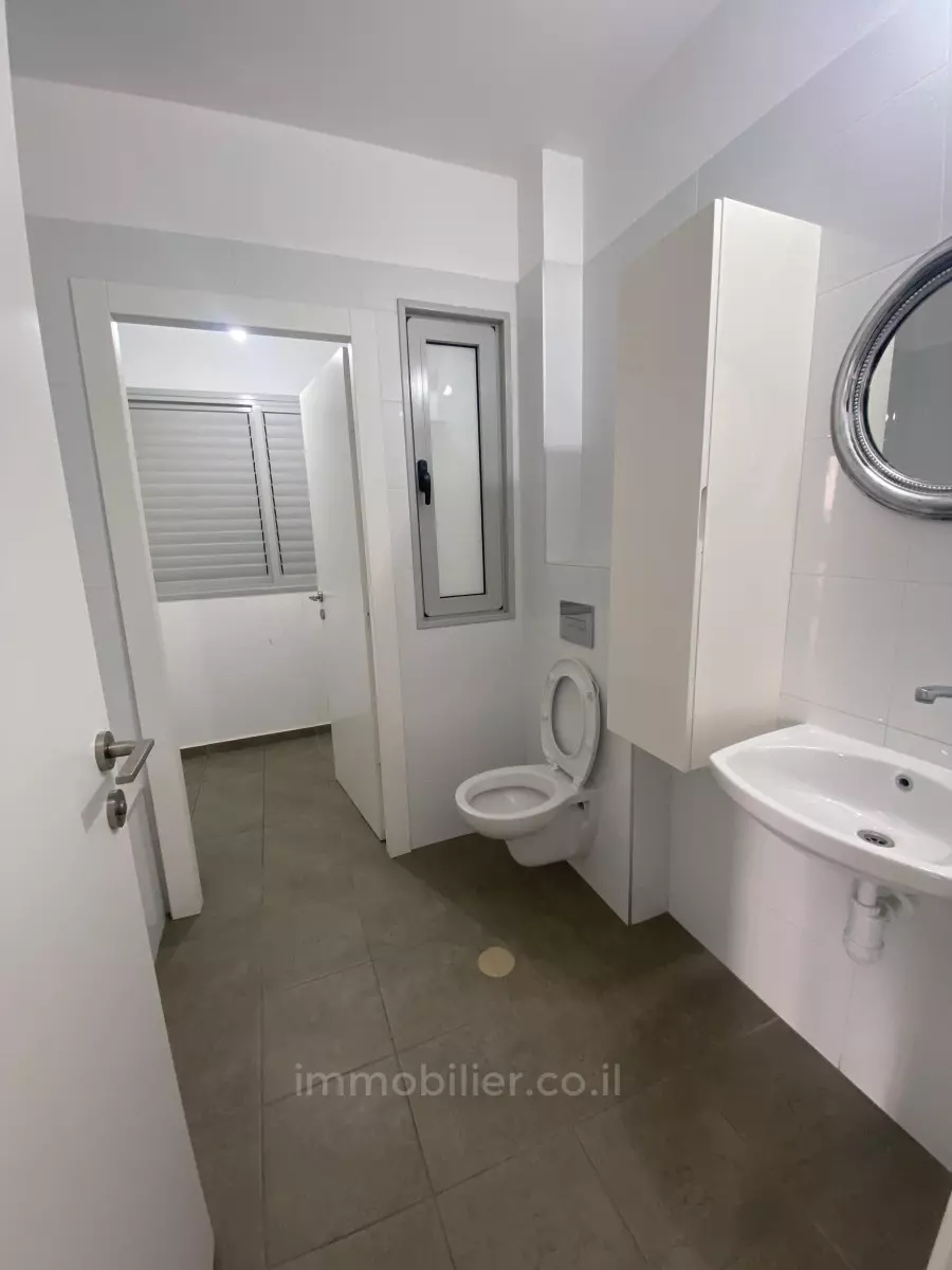 Apartamento 4 cômodos Ascalão Barnea 511-IBL-1826