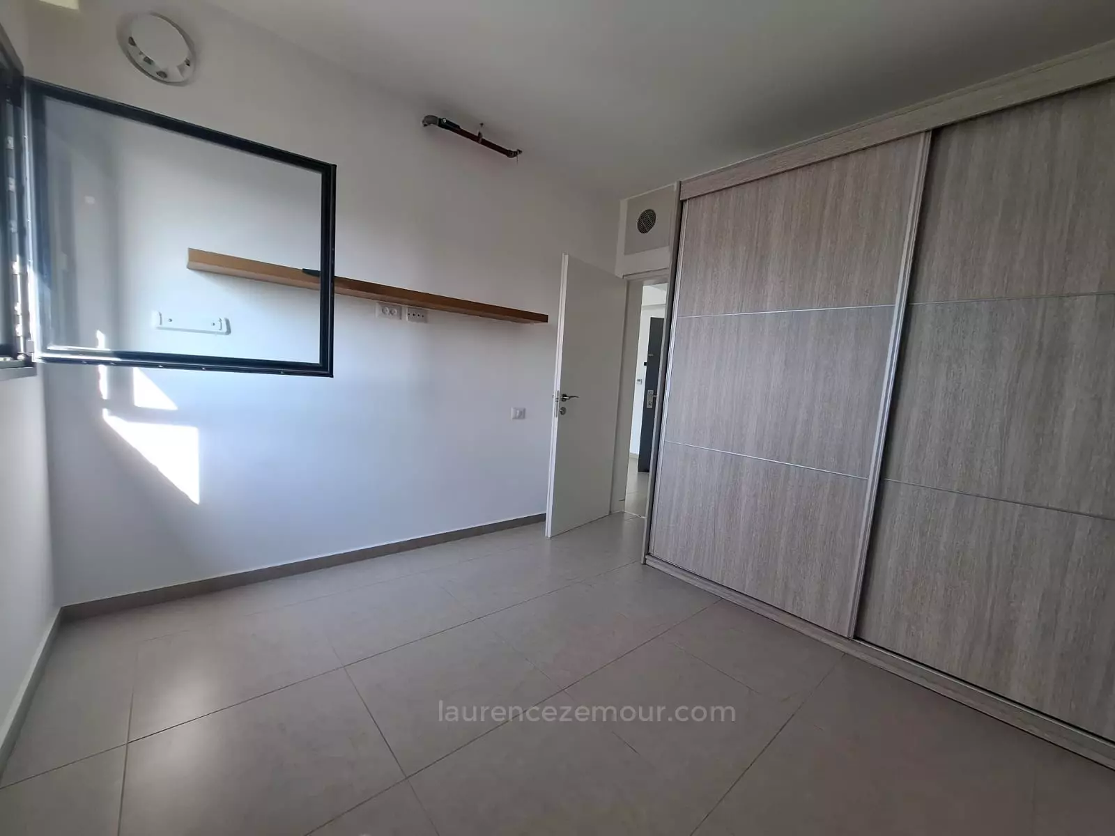 Apartamento 2 cômodos Netanya Centro da cidade 60-IBL-1473