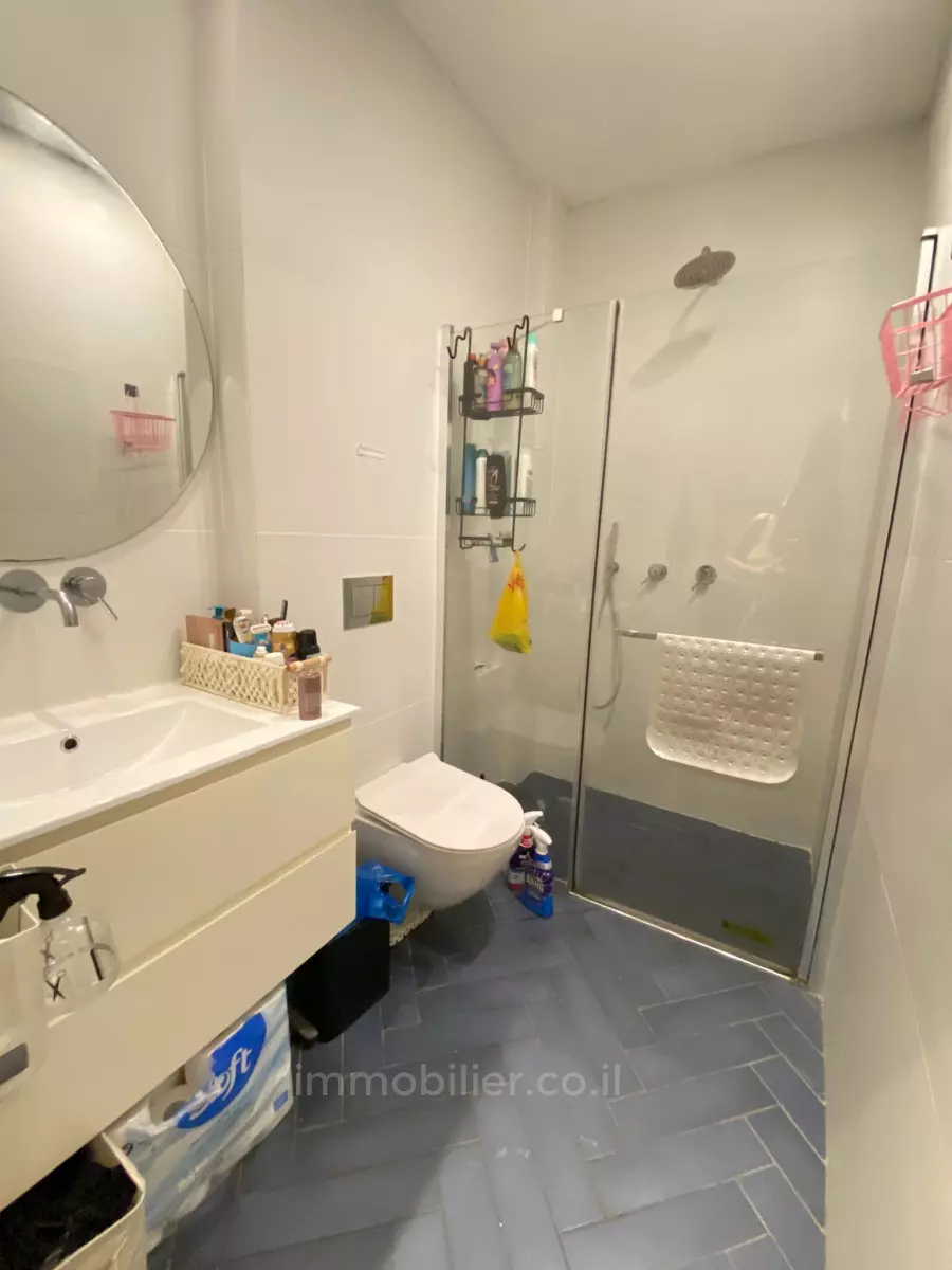 С выходом в сад 2 комнат Tel Aviv Florentine 457-IBL-1563